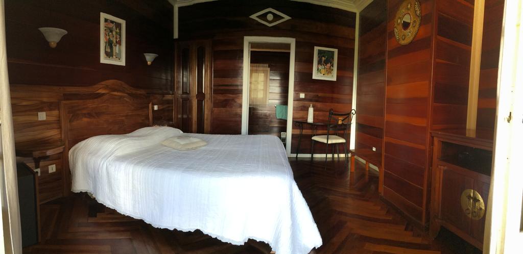 Le Bois Rouge Hotel Cilaos Bilik gambar